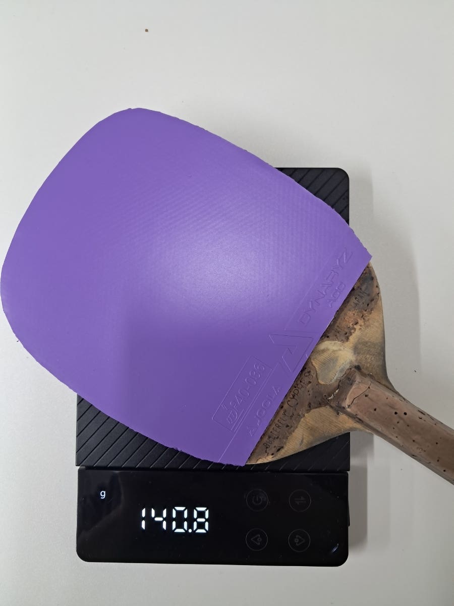 보라색 ACC 러버를 부착한 펜홀더 라켓의 실측 무게 140.8g
